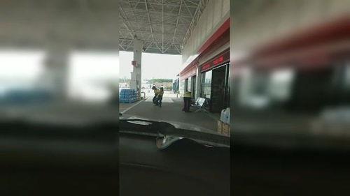 加油站的小姐姐爆料视频,揭秘日常幕后故事  第1张